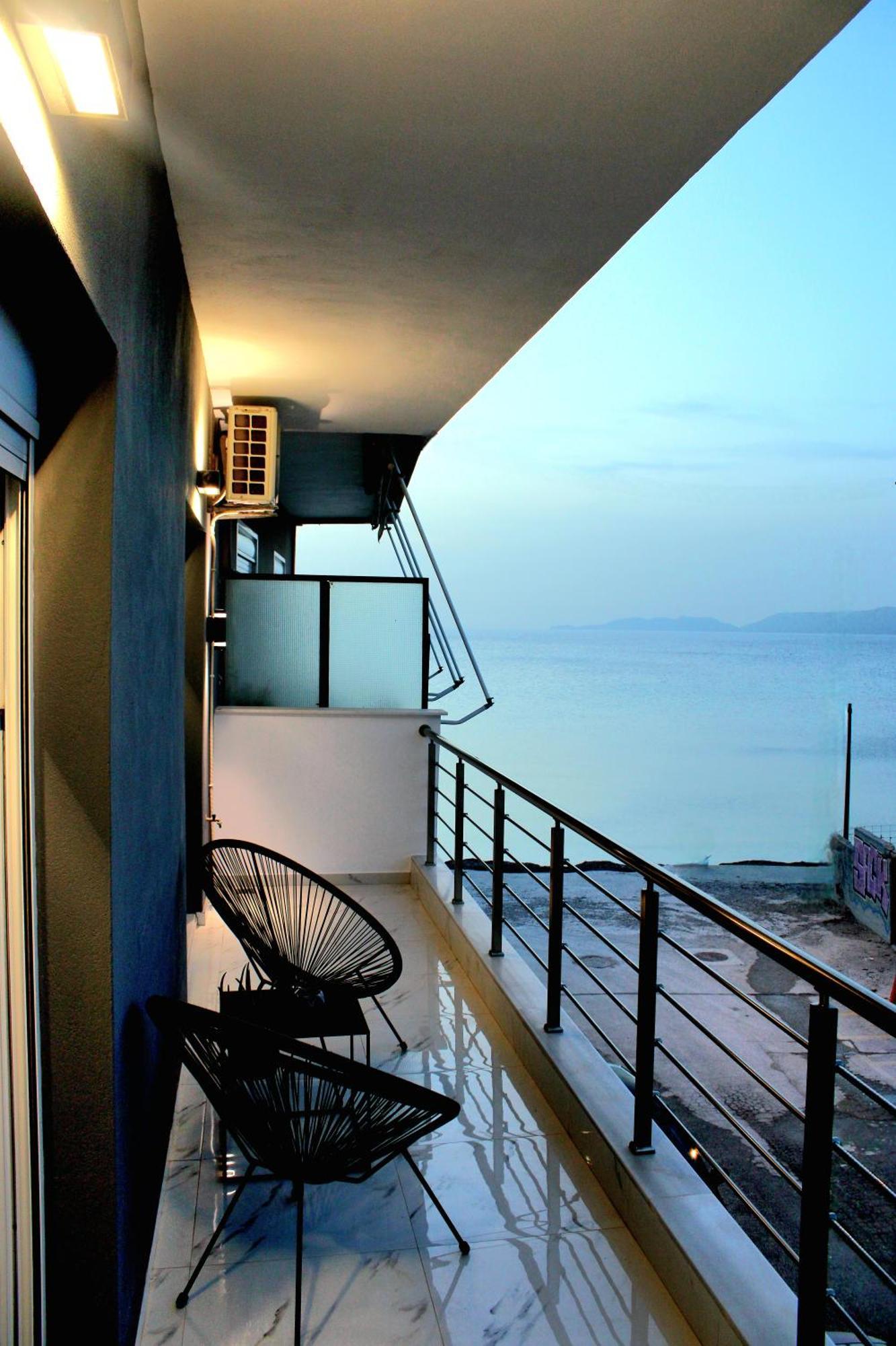 Black & White Seaside House Kalamia Corinth Exteriér fotografie
